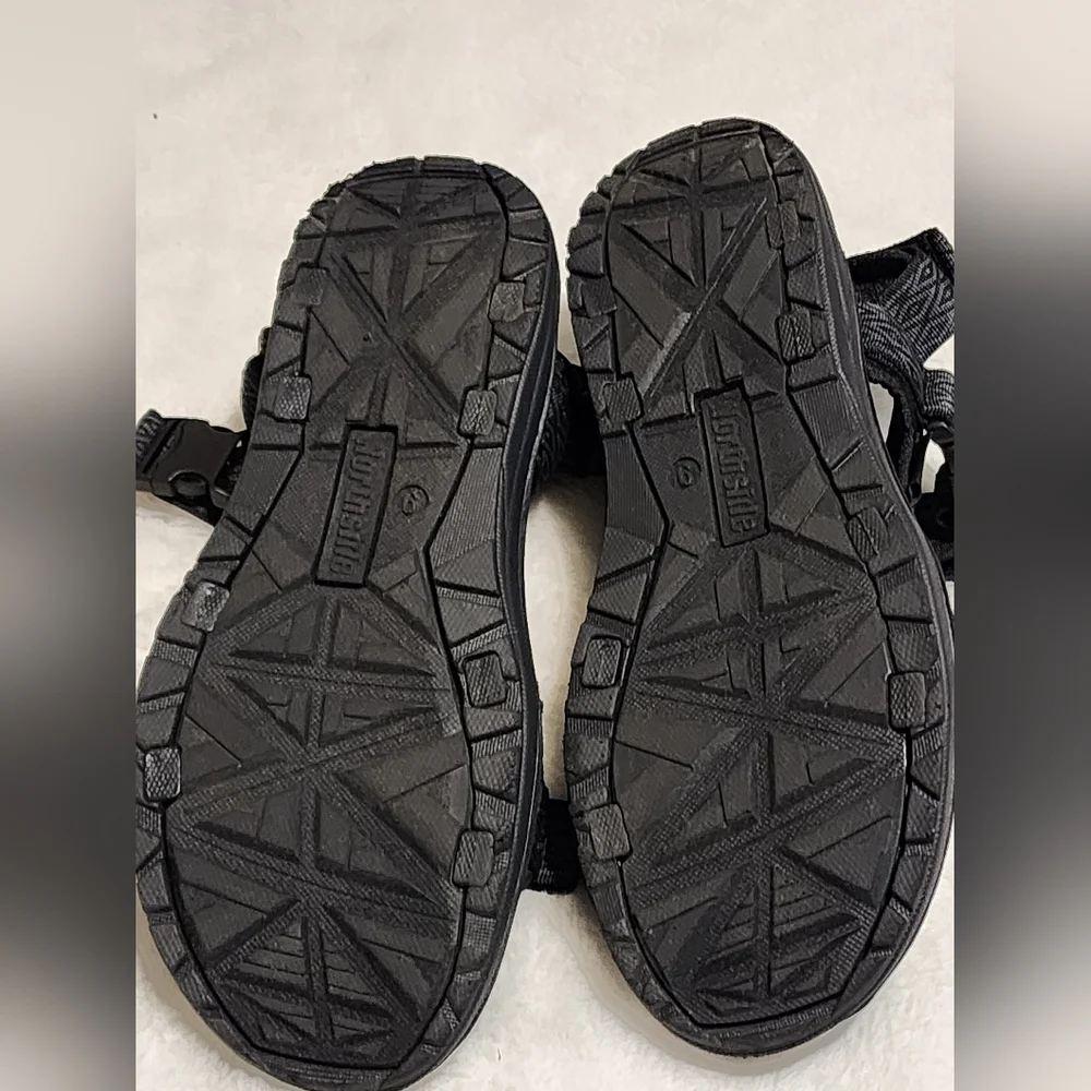 Black Sporty Sandals with Adjustable Straps and Contoured Footbed